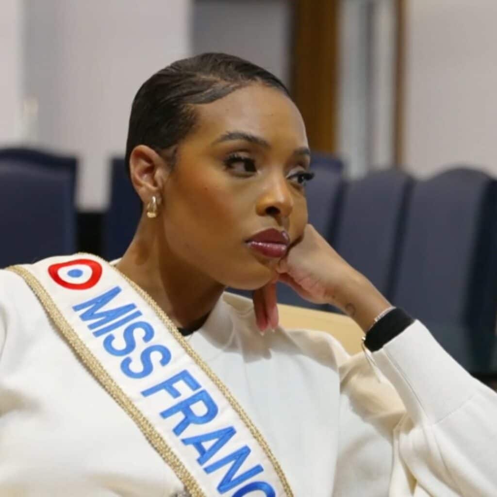 Miss France 2025 : harcelée, Angélique Angarni-Filopon s’effondre pendant le voyage d’intégration