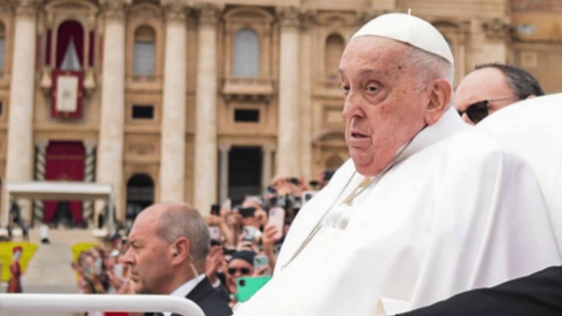 Pâques : le pape François est apparu affaibli un mois après sa longue hospitalisation