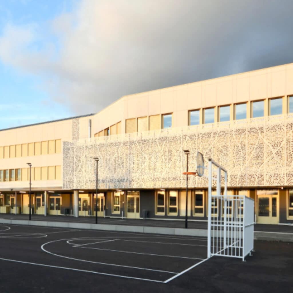 Corrèze : un élève de 11 ans passe la nuit bloqué dans les toilettes