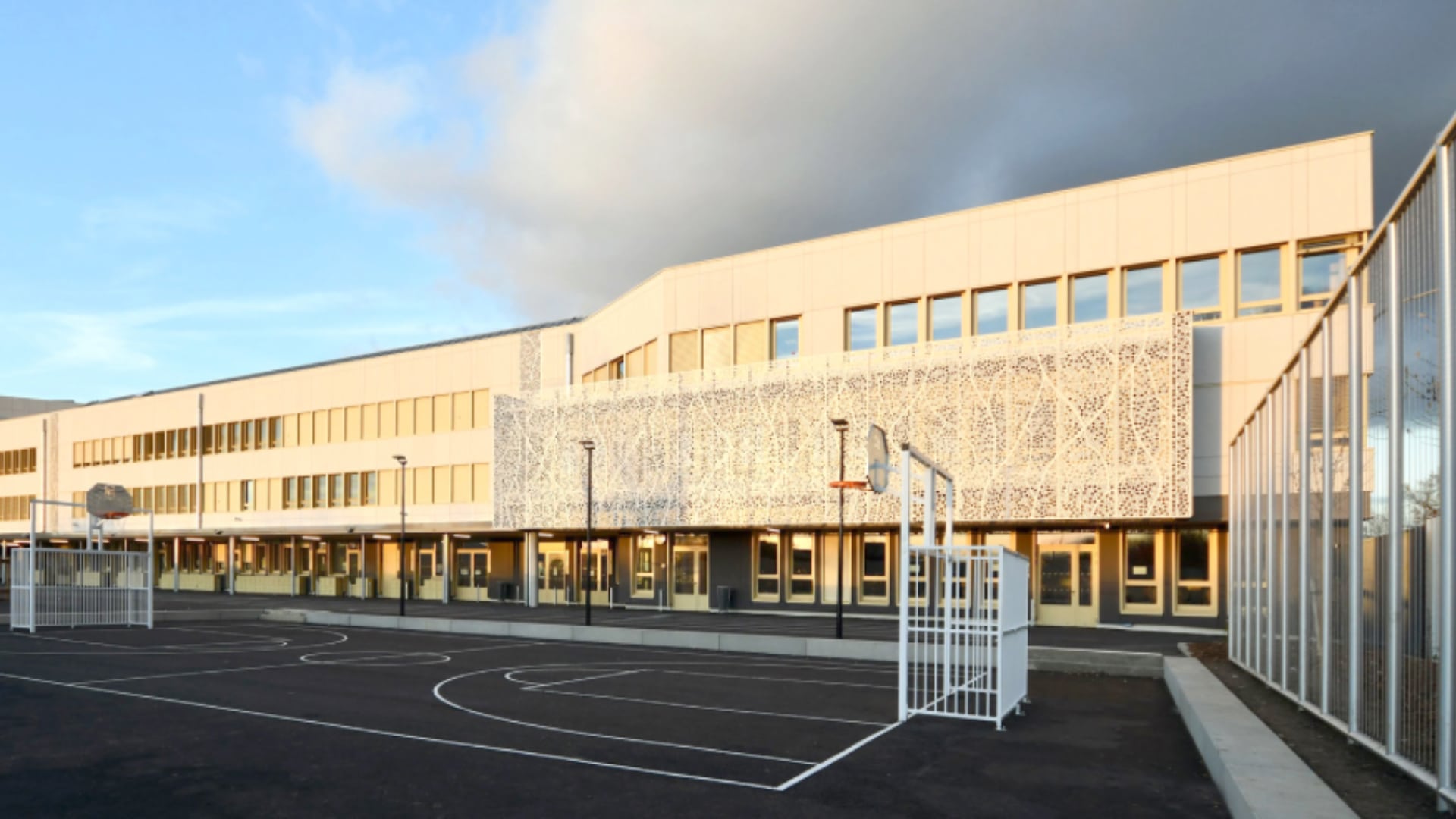 Corrèze : un élève de 11 ans passe la nuit bloqué dans les toilettes