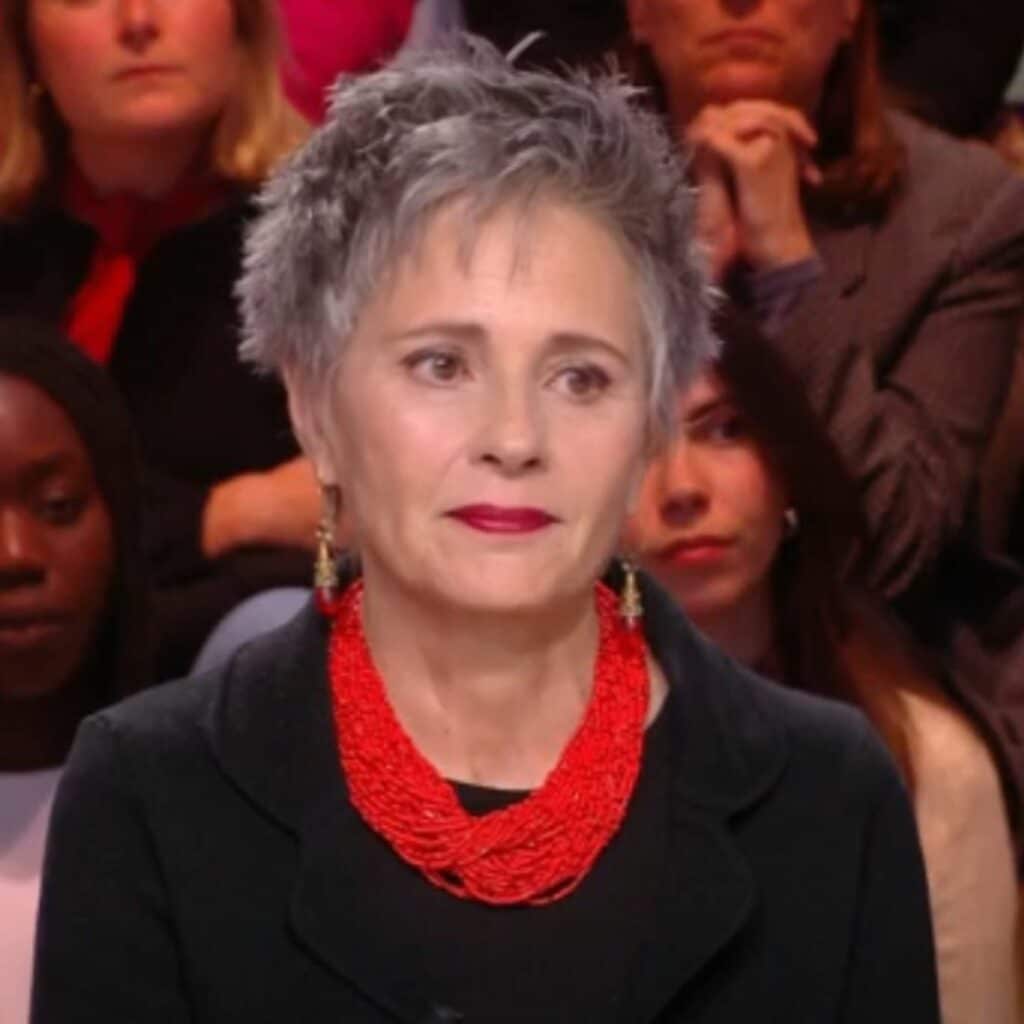 Anouk Grinberg : abusée durant son enfance, son témoignage poignant