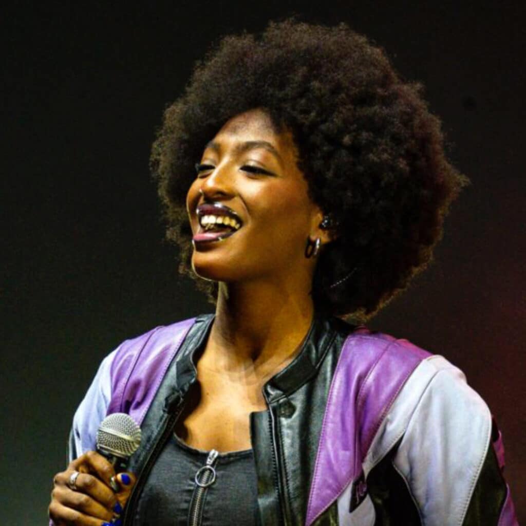 Ebony : contrainte de quitter la tournée de la Star Ac’ elle s’explique