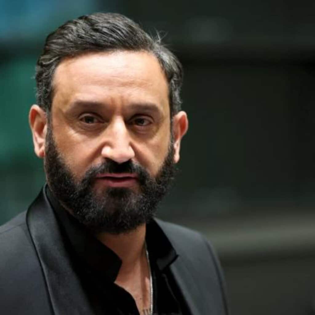 Cyril Hanouna : la caricature antisémite de l’animateur fait beaucoup parler