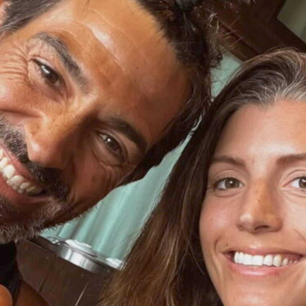 Jean-Pascal Lacoste (Les Apprentis Aventuriers) : papa pour la 4e fois, sa chérie Delphine Tellier aidée par les pompiers pour accoucher en pleine nuit