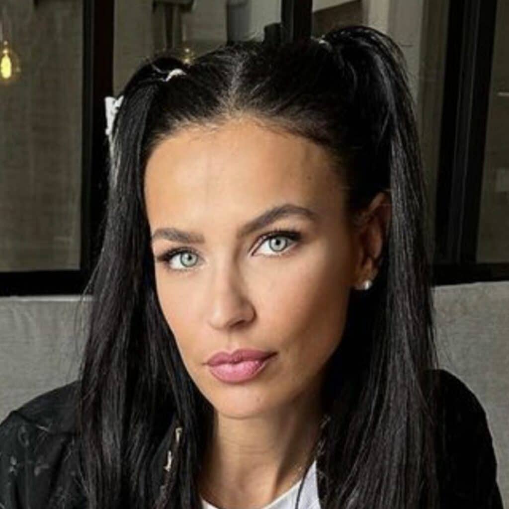Julie Ricci : méconnaissable après une chirurgie du visage, les internautes n'en reviennent pas
