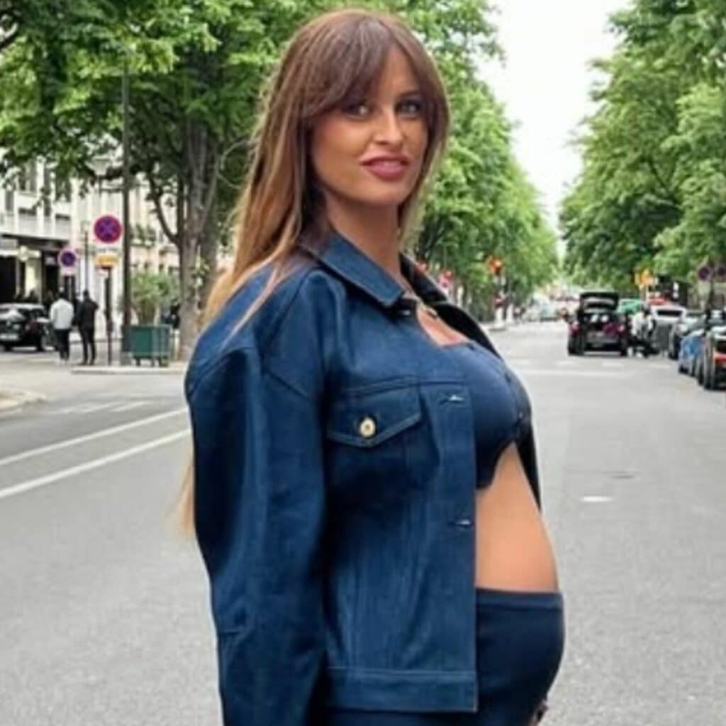 Malika Ménard : elle annonce la naissance de sa fille et donne son adorable prénom