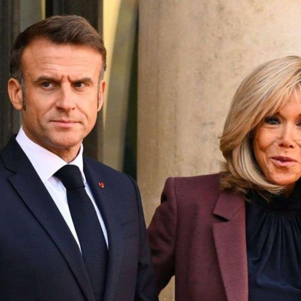 Emmanuel Macron : avant la gifle, il se serait pris une "déculottée" par son épouse Brigitte Macron