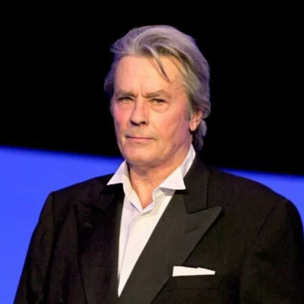 Alain Delon : "un homme violent" ? Les propos inquiétants de ses fils