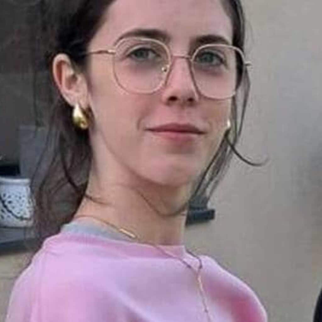 Emma : sa vie ôtée par son père à 13 ans, sa maman lui rend un bel hommage