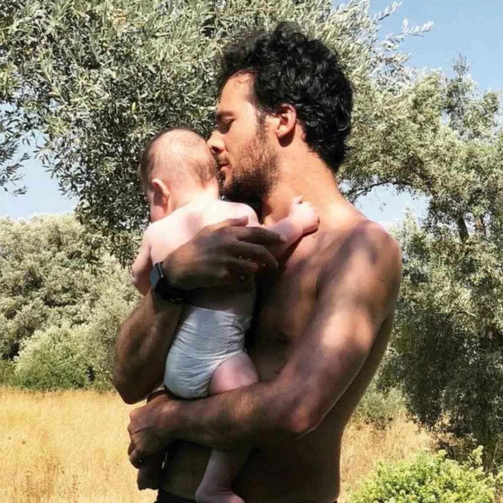 Amir : il veut élever ses enfants d’une manière différente que son propre père l’a fait