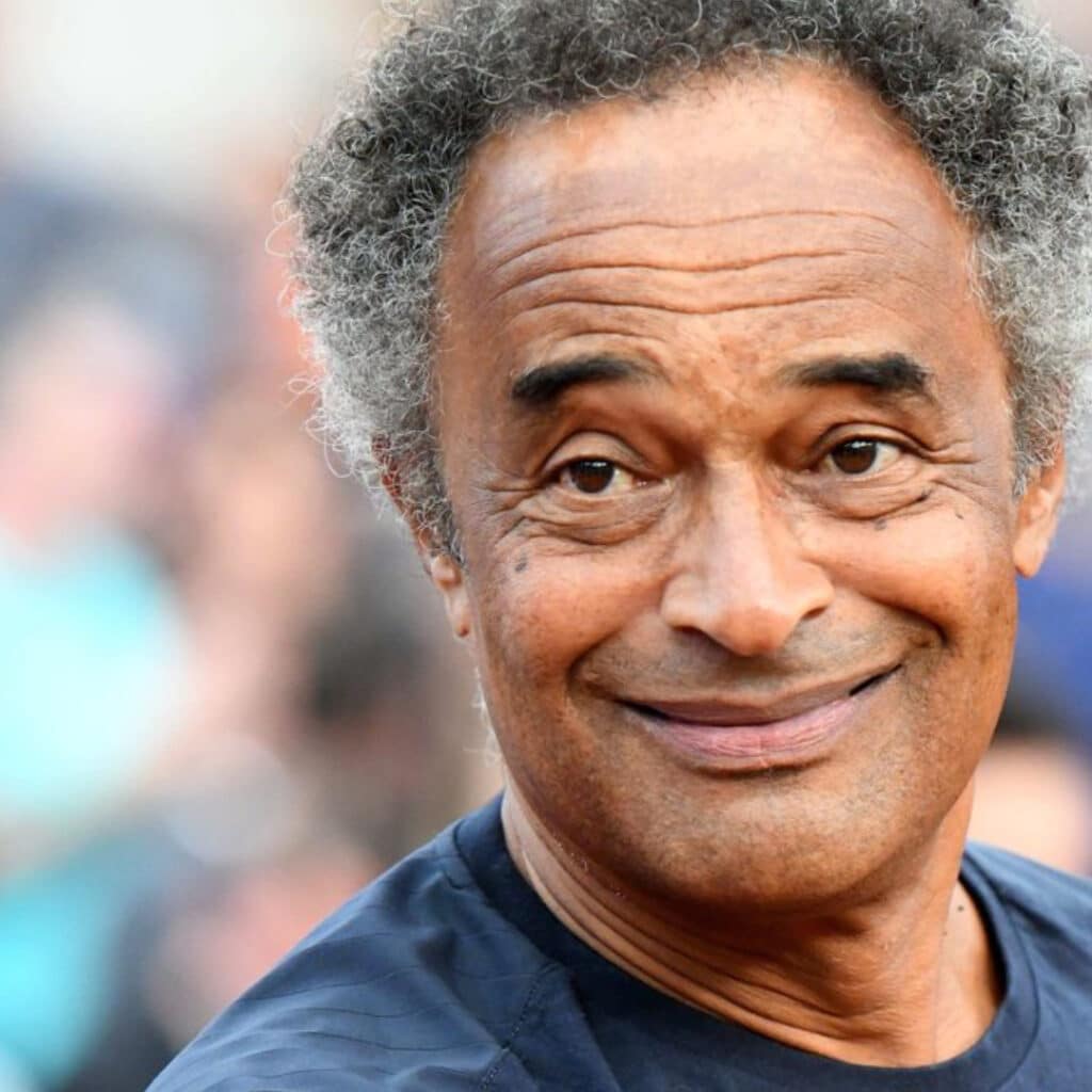 Yannick Noah tient sa petite Keelaani, 7 mois, toute endormie contre lui : un selfie craquant
