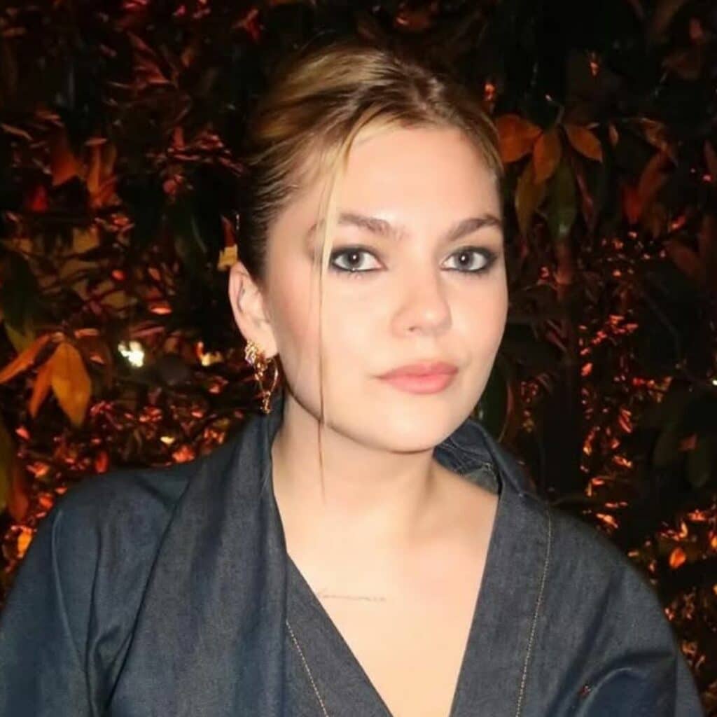 Louane : elle n’applique plus une astuce beauté qui ne la mettait pas en valeur