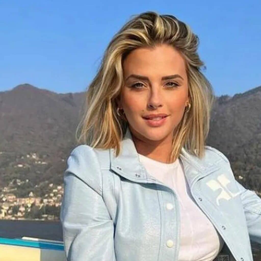 Kelly Vedovelli : exit Cyril Hanouna, elle s'affiche avec son nouveau compagnon
