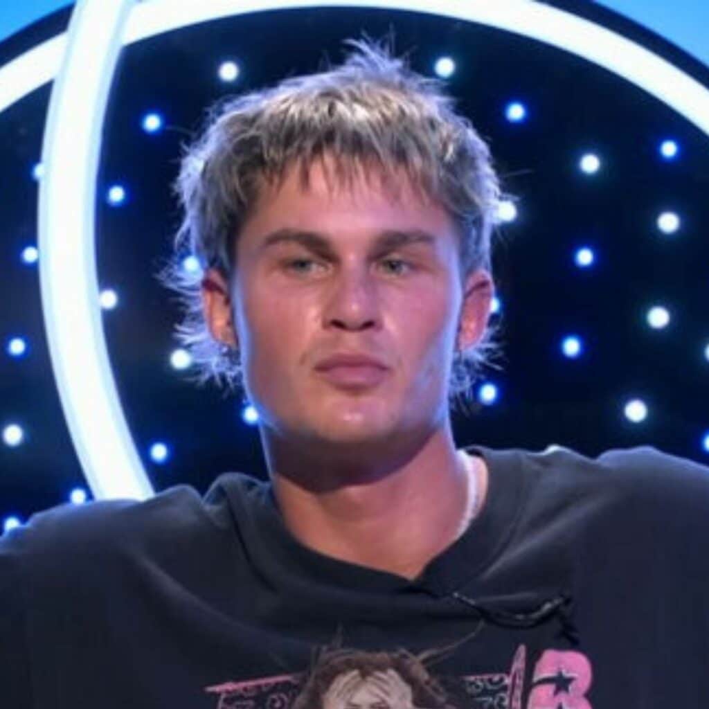 Adrien (Secret Story 2025) : sa maman a beaucoup d’influence dans leur ville
