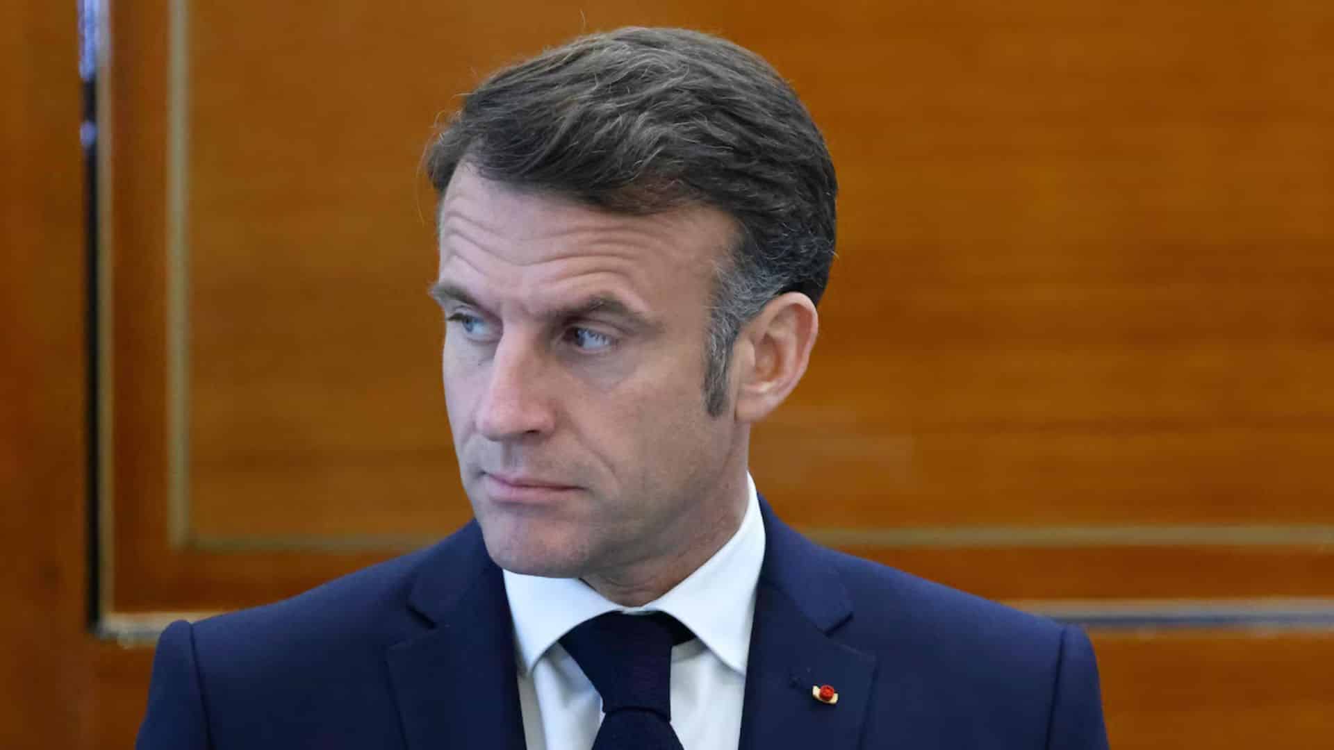Emmanuel Macron : en déplacement à Monaco, le Président a mis la pression sur le gouvernement
