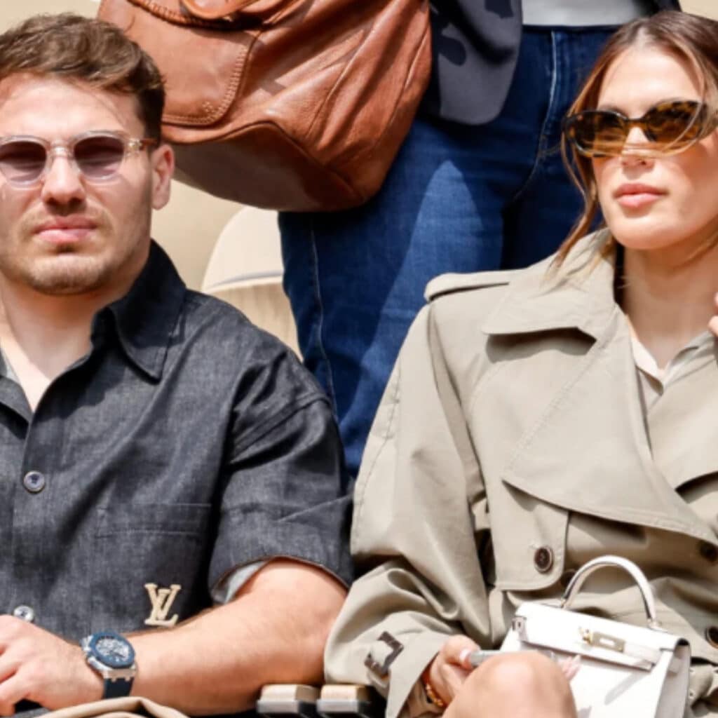 Iris Mittenaere : en couple avec Antoine Dupont, une mise au point s'impose