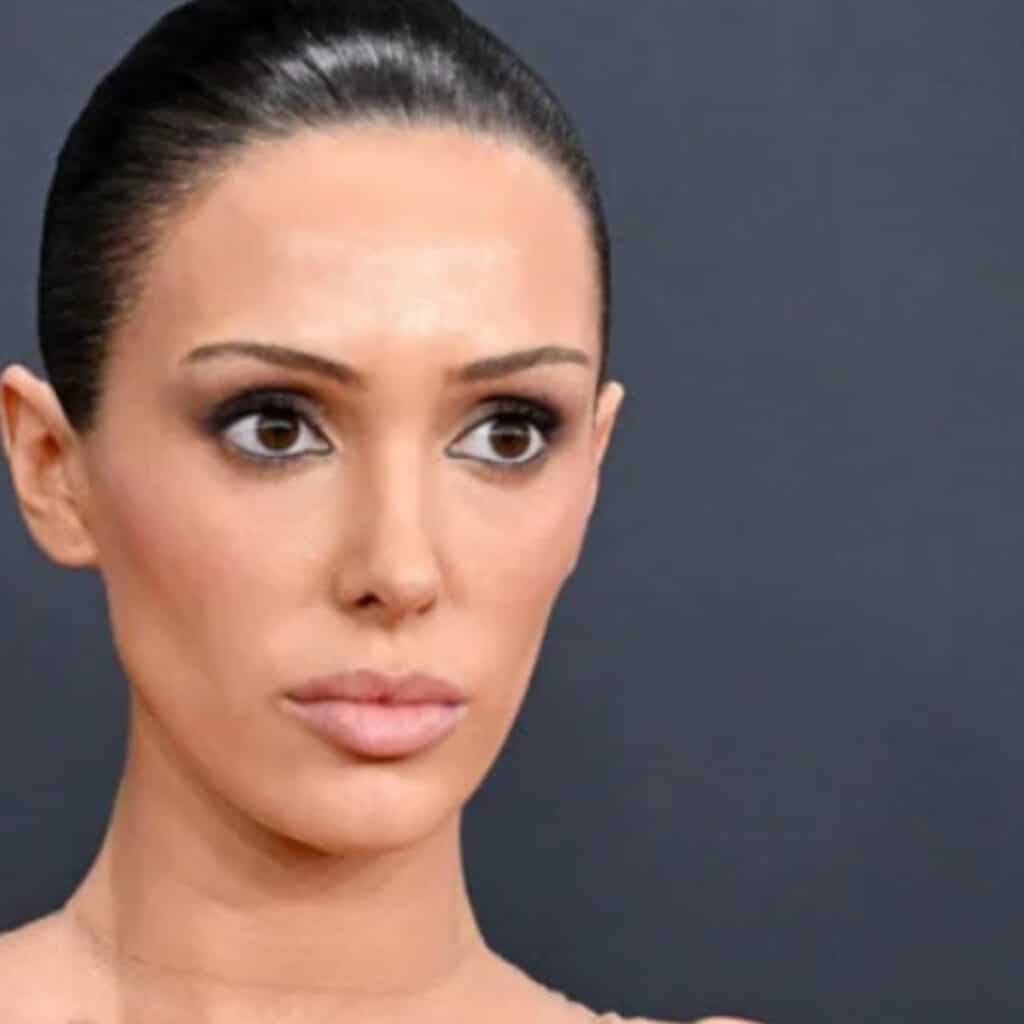 Bianca Censori : sa méthode lunaire pour échapper aux photographes