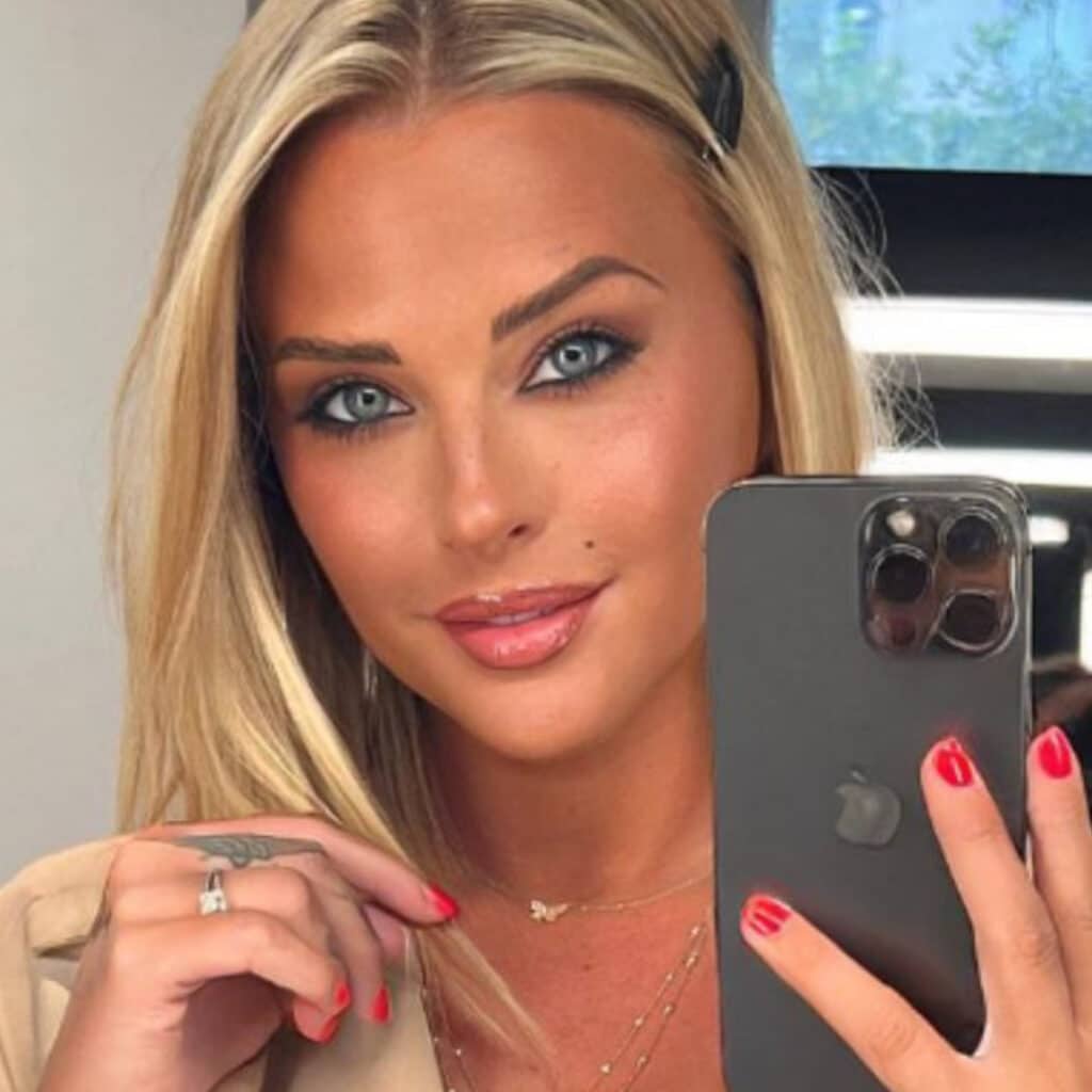 Kelly Vedovelli : elle se confie comme rarement sur sa vie amoureuse