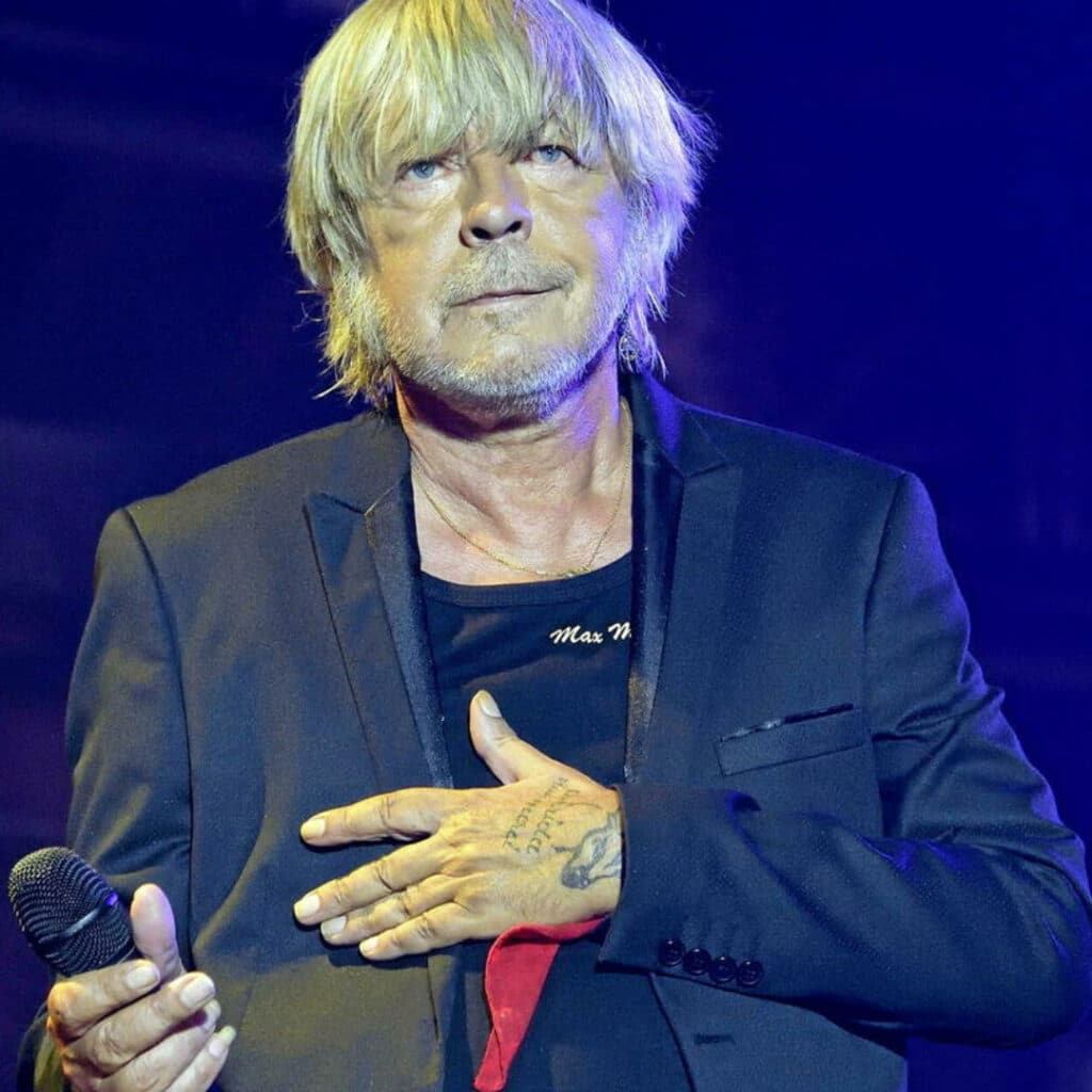 Renaud : la dernière apparition du chanteur met la puce l’oreille des internautes
