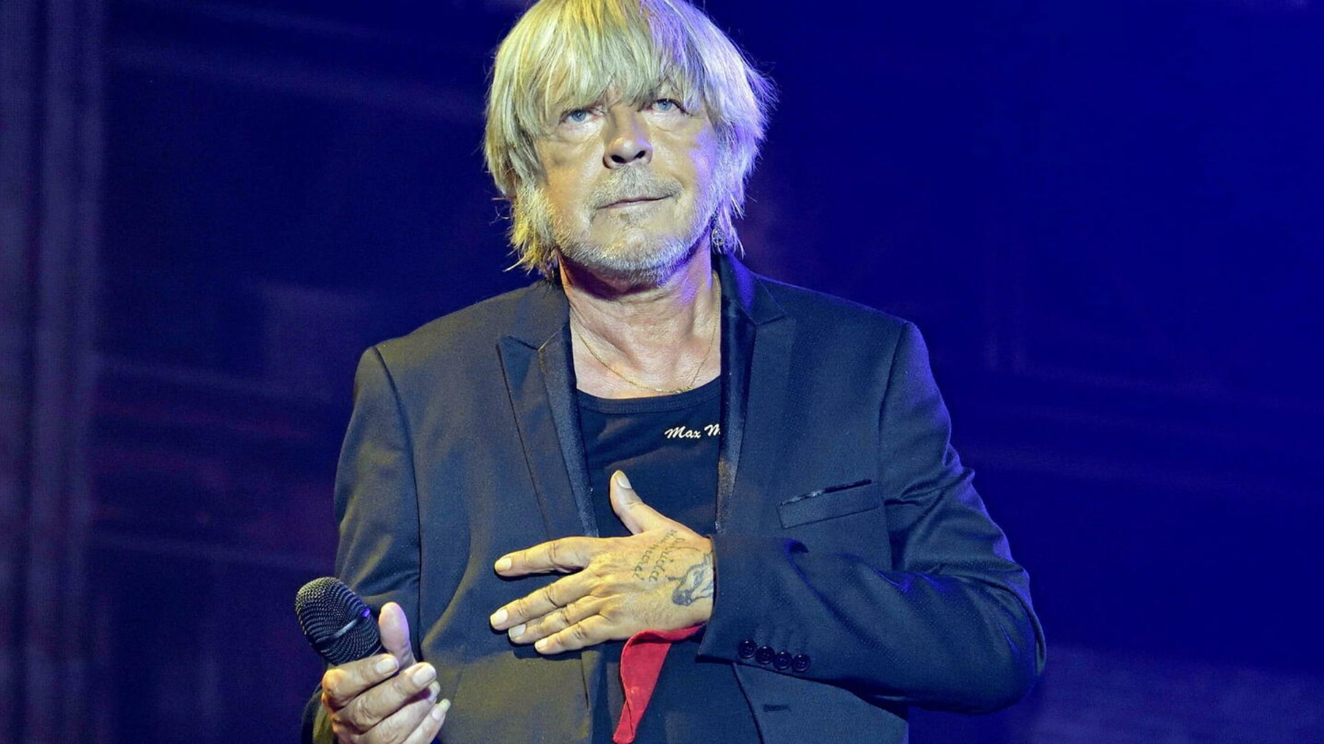 Renaud : la dernière apparition du chanteur met la puce l’oreille des internautes