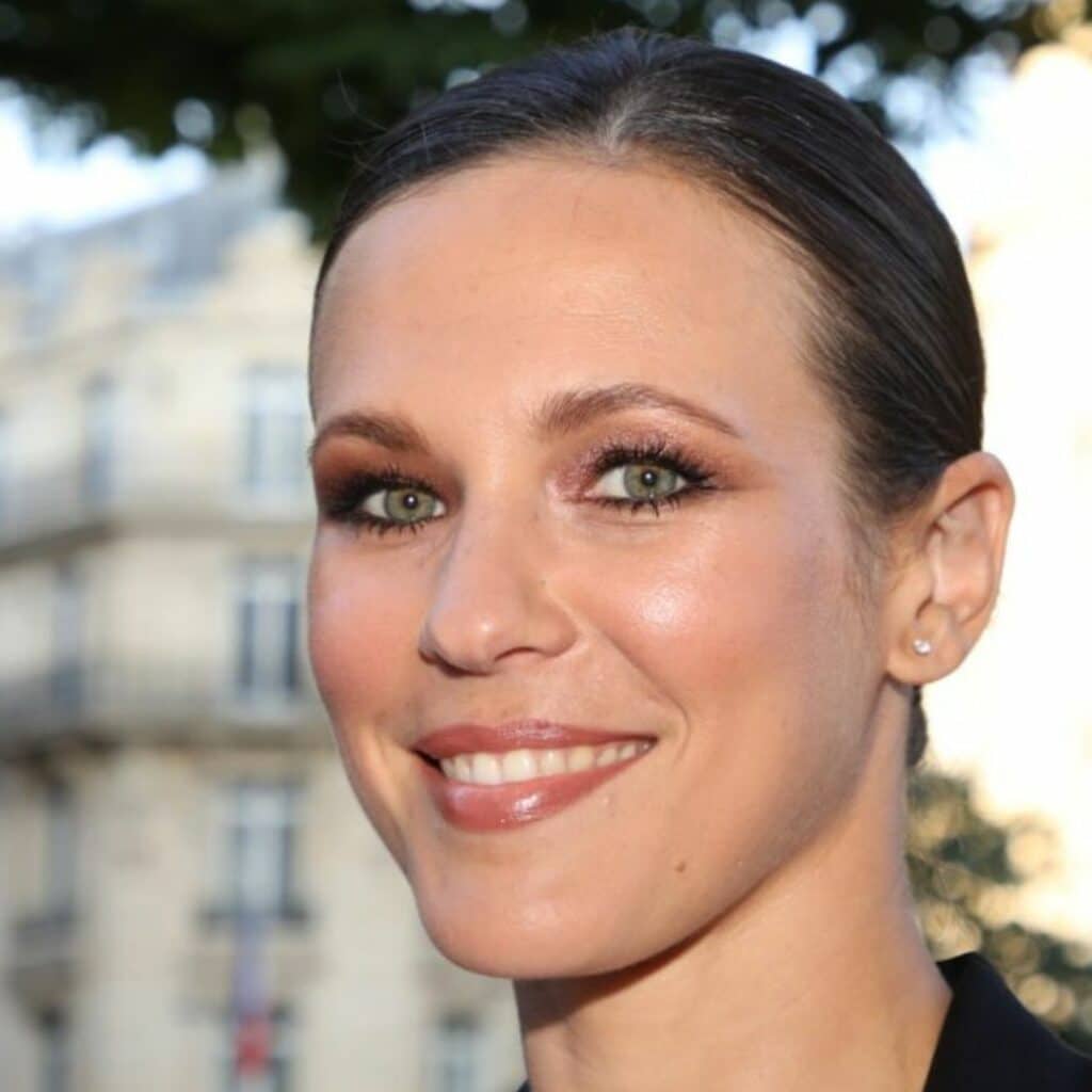 Lorie : la chanteuse avoue avoir déjà "fait quelque chose" de chirurgical