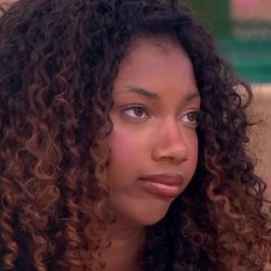 Anita (Secret Story) : elle laisse filer un indice sur son secret, les internautes voient rouge