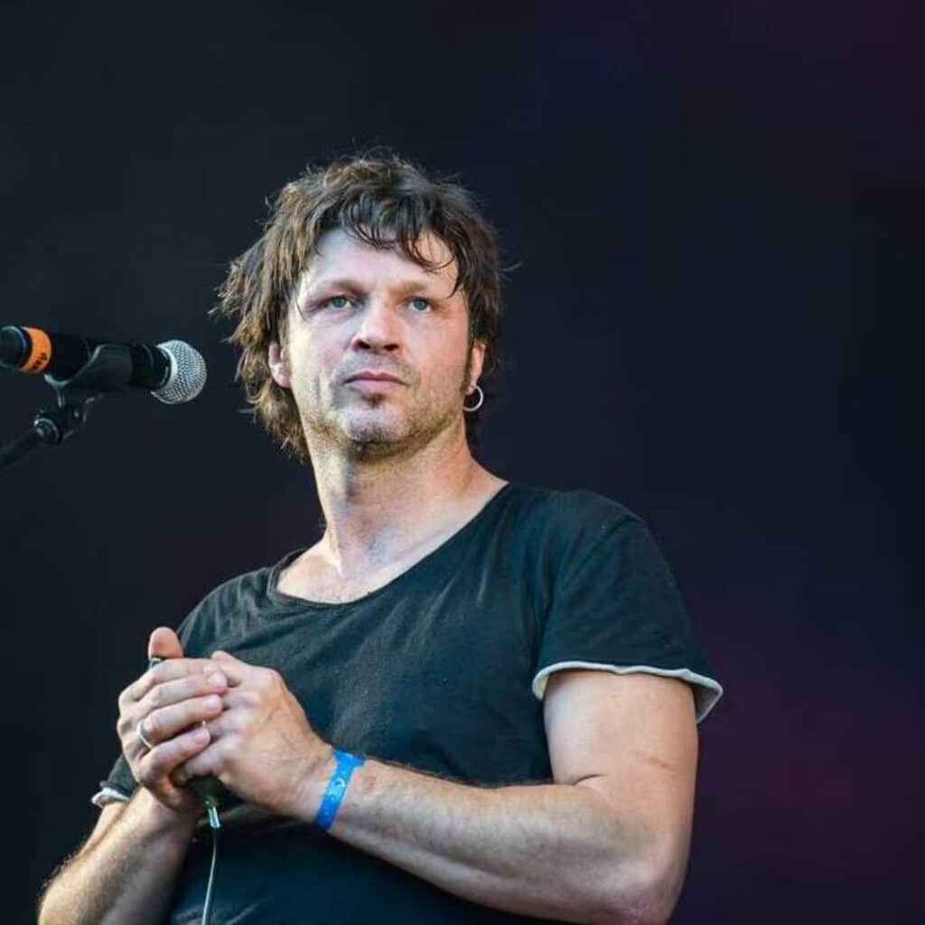Bertrand Cantat : on en sait plus sur sa nouvelle chérie, qui aurait fréquenté le même lycée que son fils