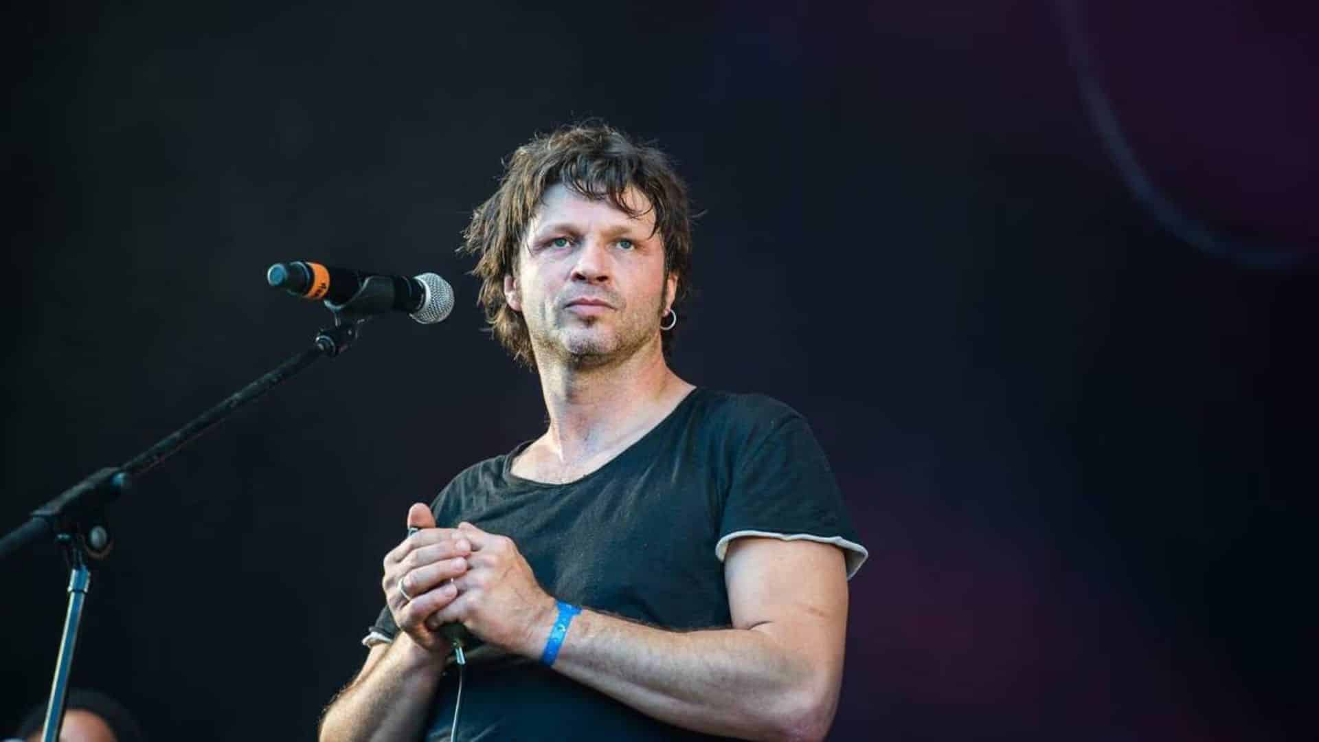 Bertrand Cantat : on en sait plus sur sa nouvelle chérie, qui aurait fréquenté le même lycée que son fils