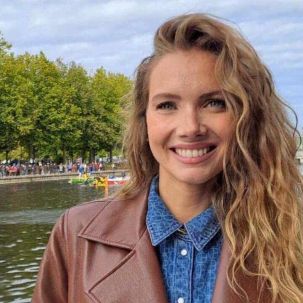 Amandine Petit : officiellement fiancée, elle dit "oui" à son chéri