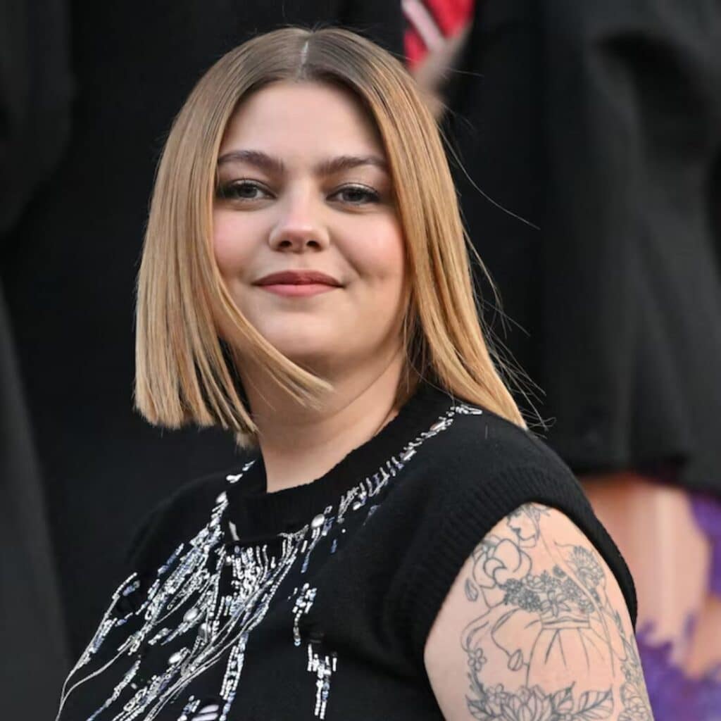 Louane en bikini : ses fans soulignent la beauté de son tatouage au creux de sa poitrine