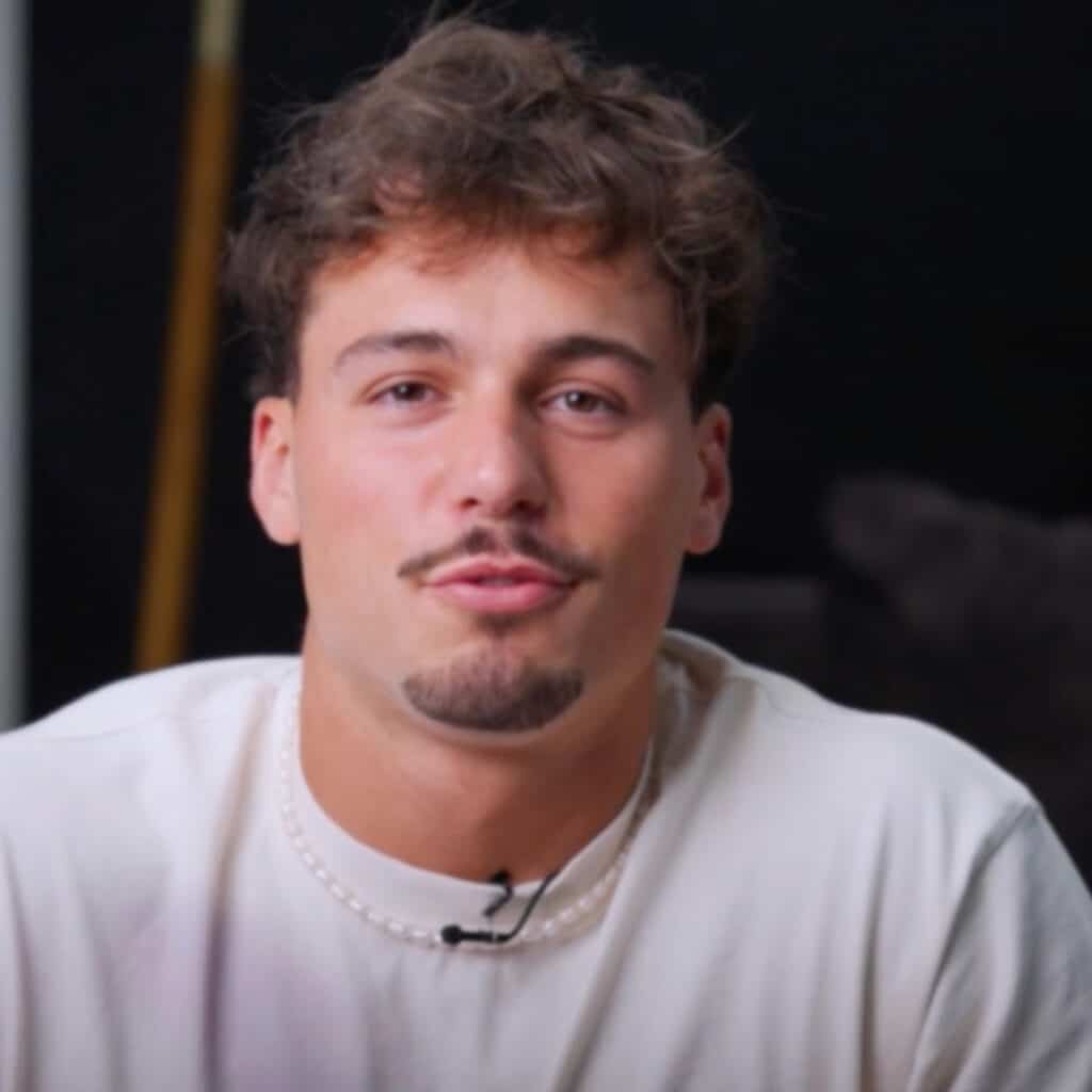 Damien (Secret Story) : à peine sortie de Secret Story, il sort son premier single