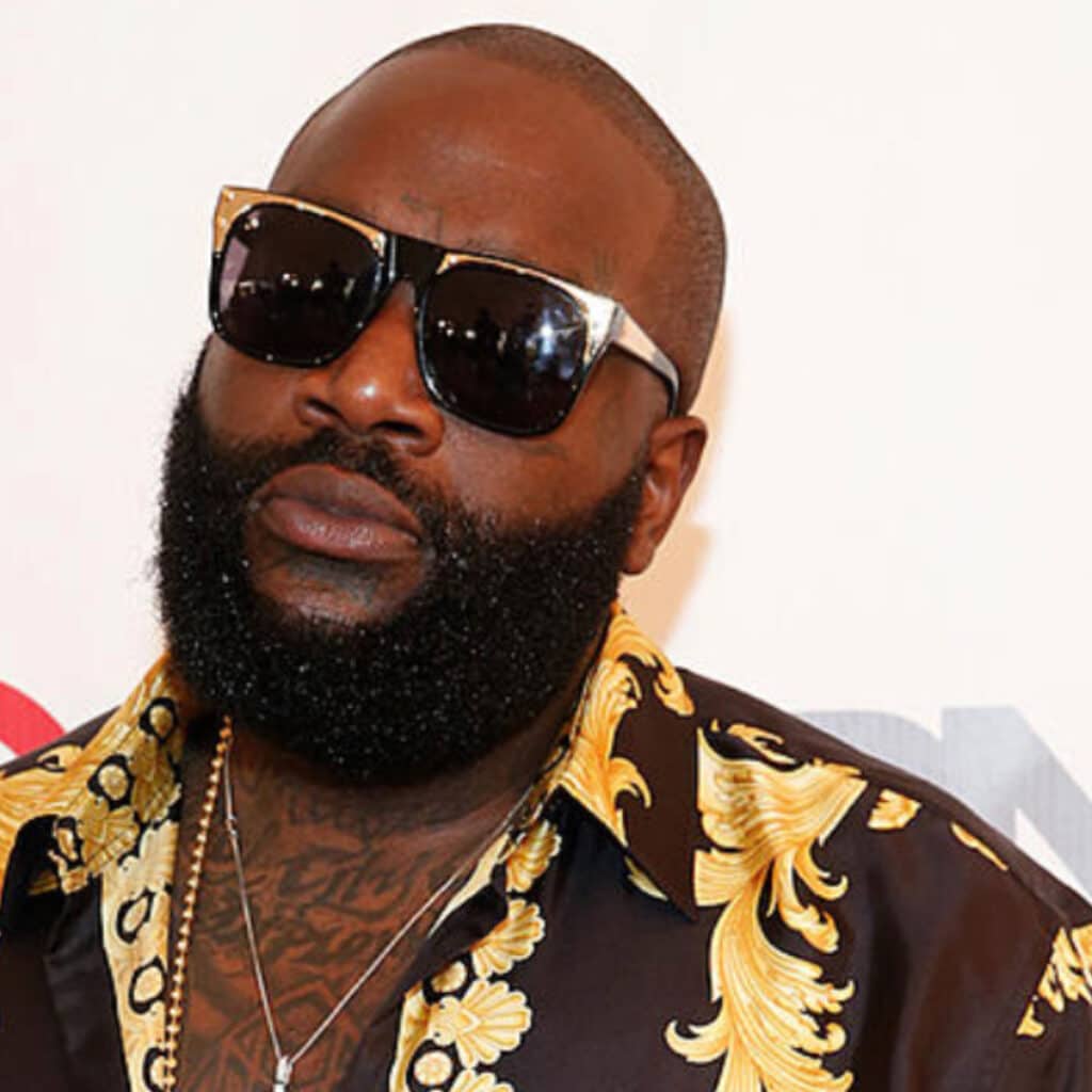 Rick Ross : le rappeur surpris dans une situation ambigüe sur un yacht avec un autre homme