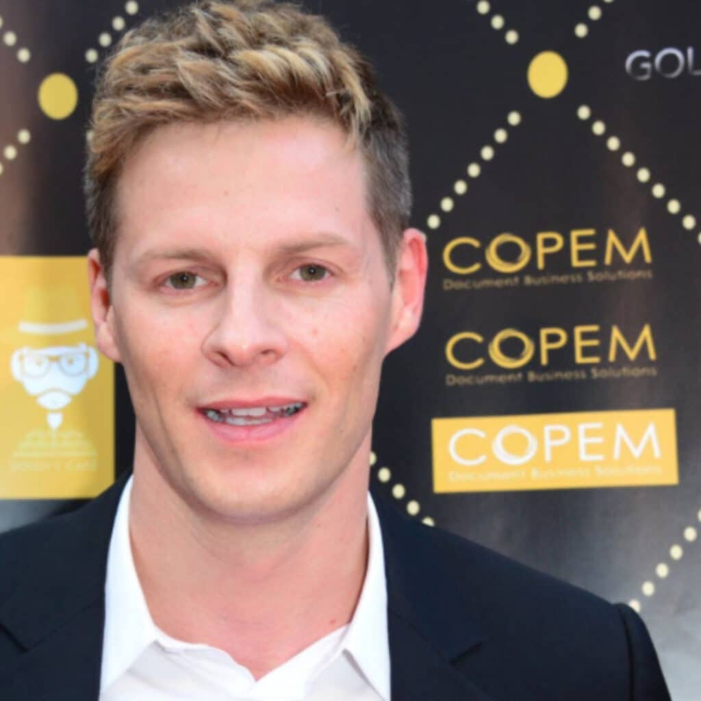 Matthieu Delormeau : après sa vidéo intime, il s'octroie des vacances avec un ancien candidat de Secret Story