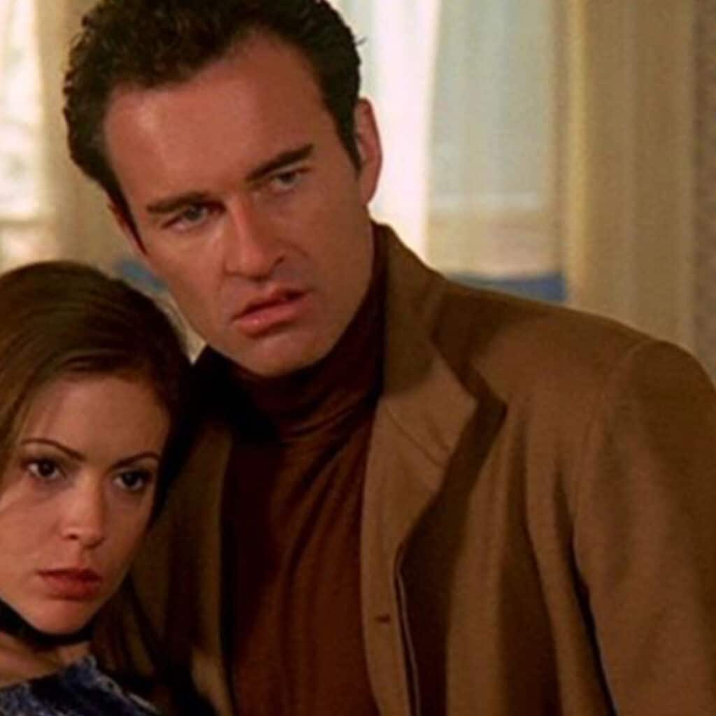 Décès de Julian McMahon : Alyssa Milano affectée, elle rend hommage à son "mari de télé"