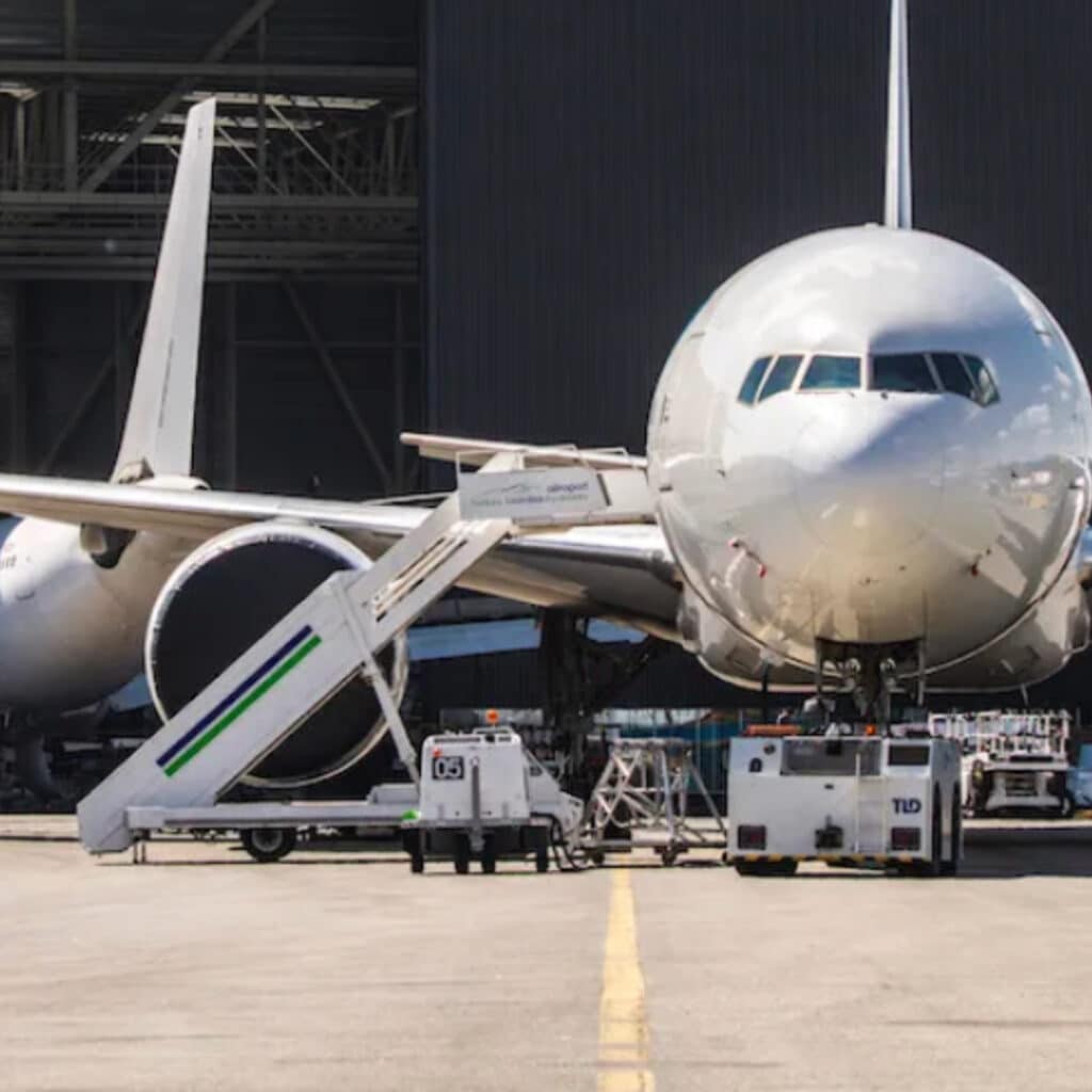 Italie : un homme de 35 ans aspiré par le réacteur d'un avion à l'aéroport de Milan-Bergamo