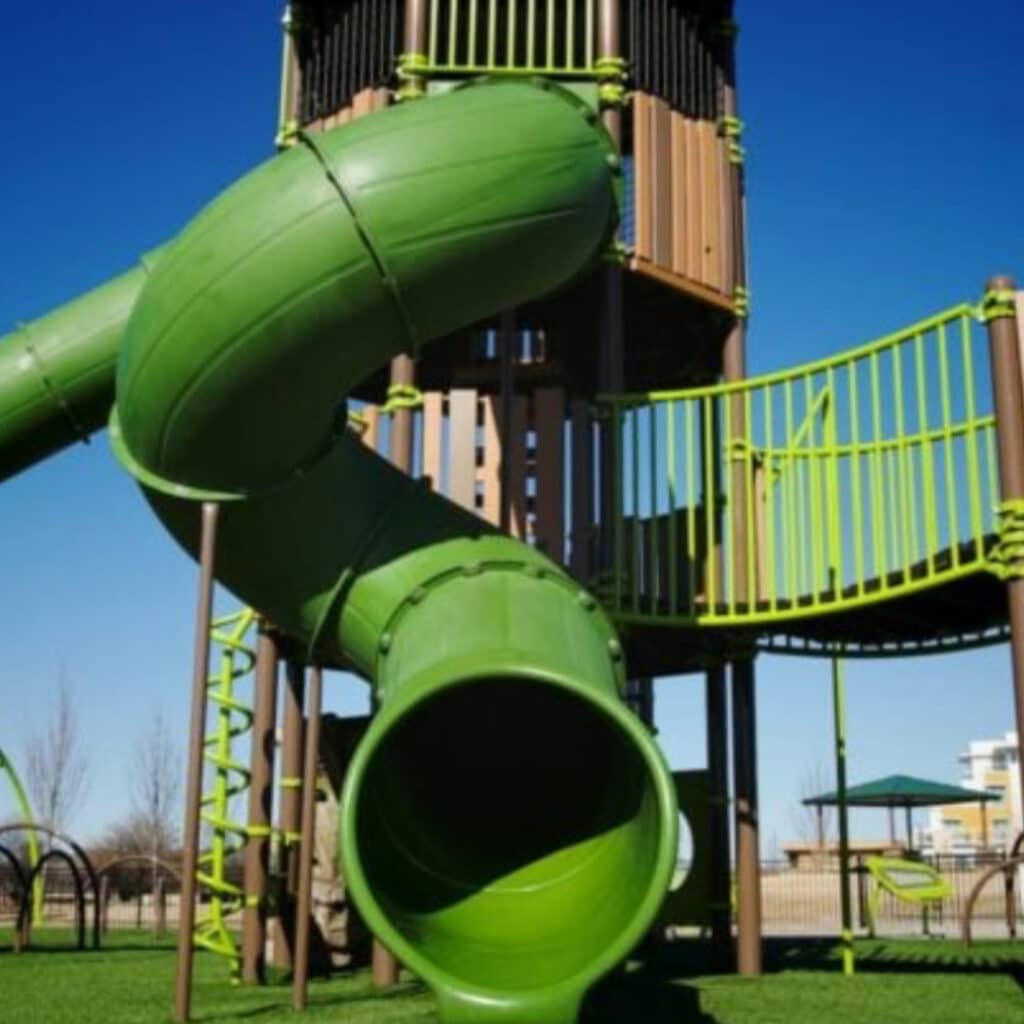 Haute-Garonne : une fillette de 3 ans en urgence absolue après s'être élancée dans un toboggan