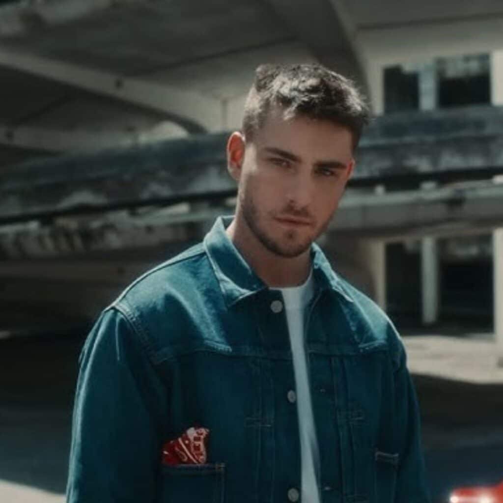 Julien (Star Academy) : le chanteur prend la parole et fait le bonheur de ses fans