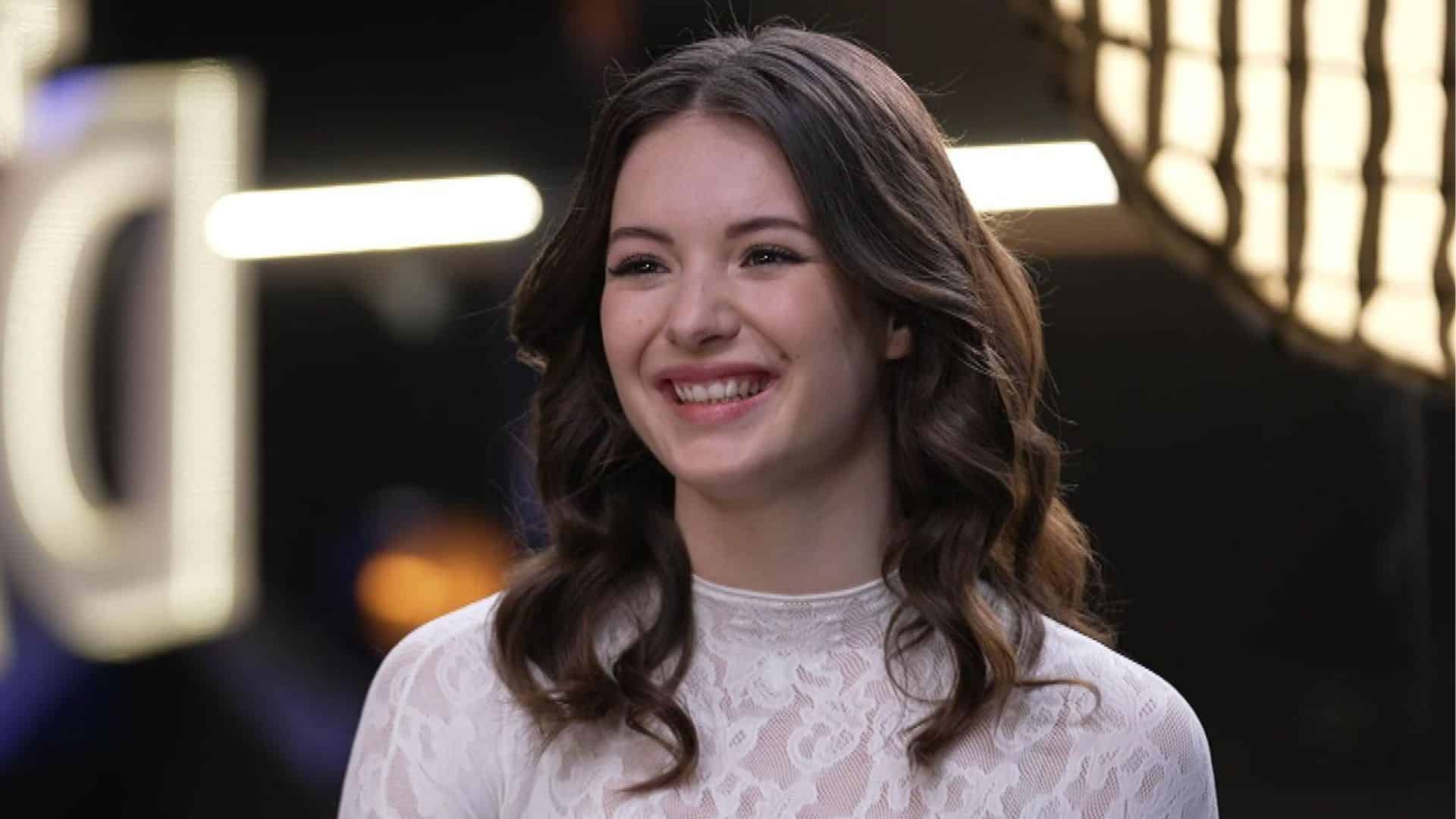 Elsa Bois : importunée, elle aborde les questions auxquelles elle ne souhaite pas répondre