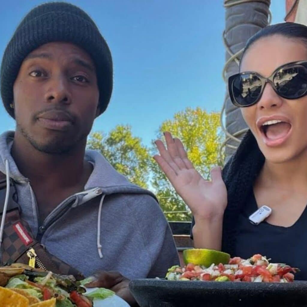 Texas : deux influenceurs percutés par une voiture en pleine dégustation dans un restaurant