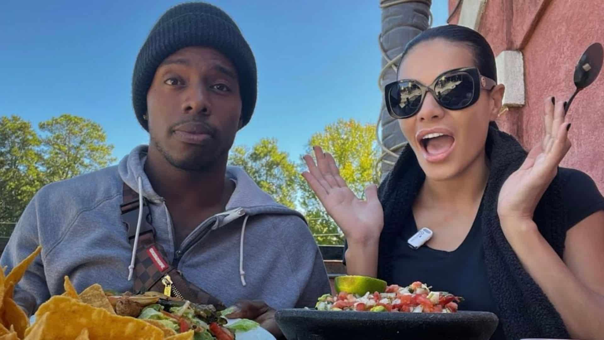Texas : deux influenceurs percutés par une voiture en pleine dégustation dans un restaurant