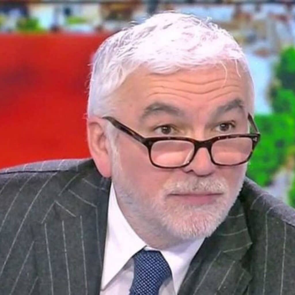 Pascal Praud : l'animateur doit recarder un auditeur après ses propos sur le président
