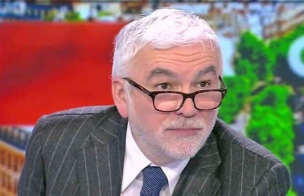 Pascal Praud : l'animateur doit recarder un auditeur après ses propos sur le président