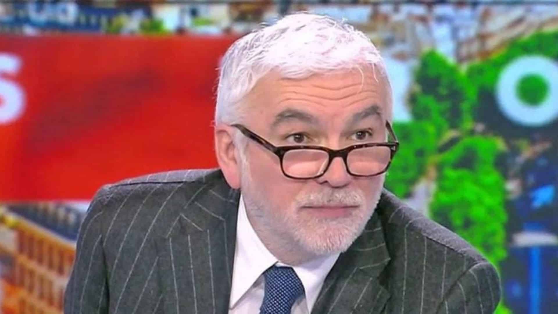 Pascal Praud : l'animateur doit recarder un auditeur après ses propos sur le président