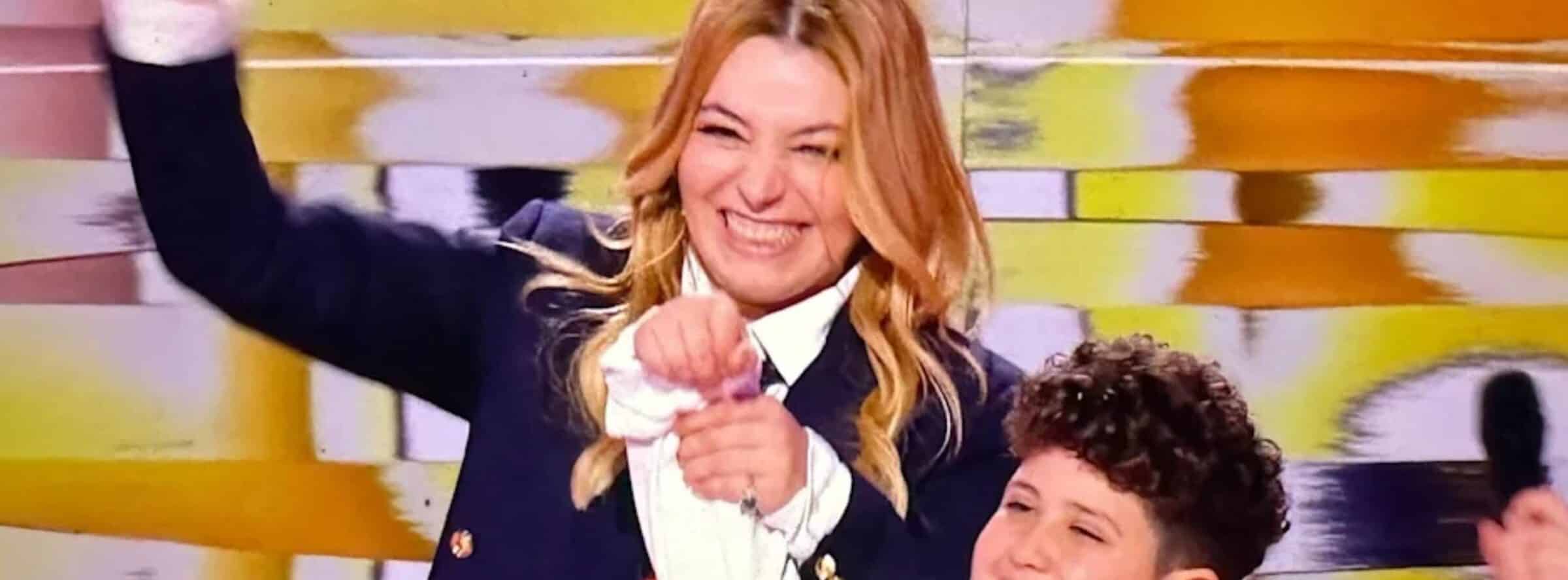 The Voice Kids : la nouvelle coach Santa ne fait pas l'unanimité, son attitude très controversée ! The Voice Kids : l'attitude de la nouvelle coach Santa interpelle