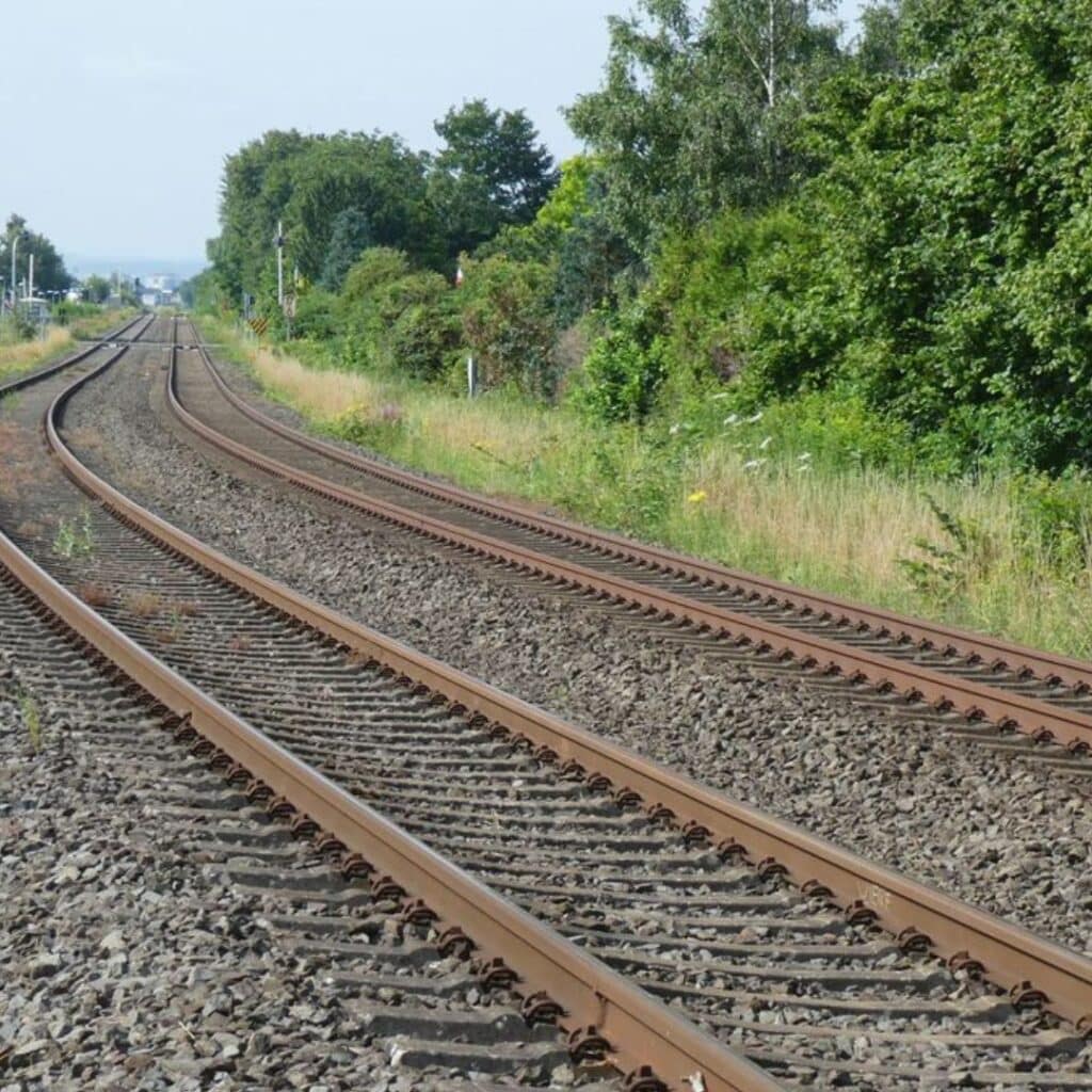 Gironde : deux adolescentes de 15 et 16 ans retrouvées écrasées sur des rails