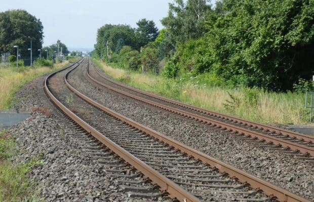 Gironde : deux adolescentes de 15 et 16 ans retrouvées écrasées sur des rails