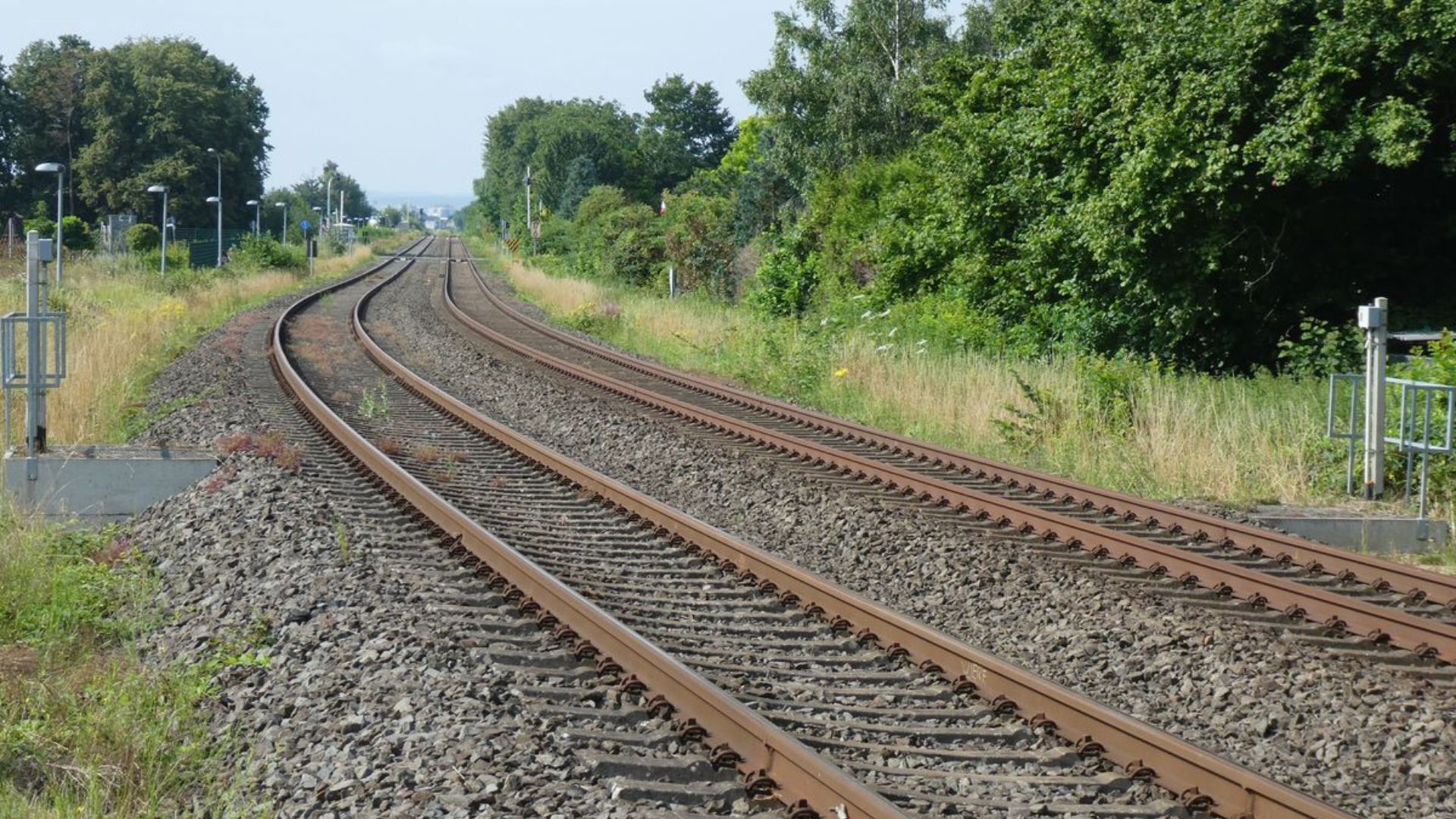 Gironde : deux adolescentes de 15 et 16 ans retrouvées écrasées sur des rails