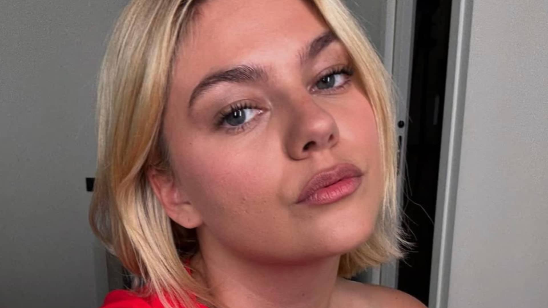 Louane : en vacances à Saint-Tropez, la chanteuse s'affiche en bikini et séduit les fans