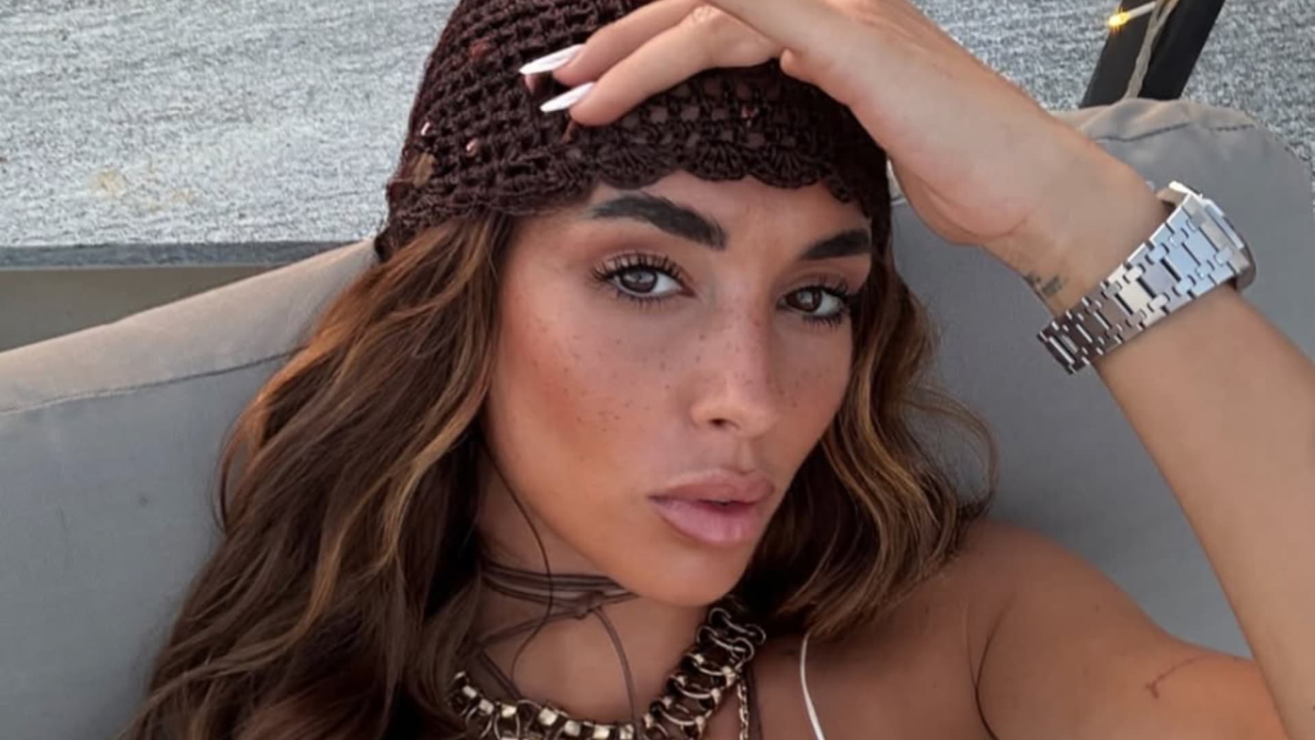 Hilona Gos : elle se confie sans filtres sur sa séparation avec le père de son fils