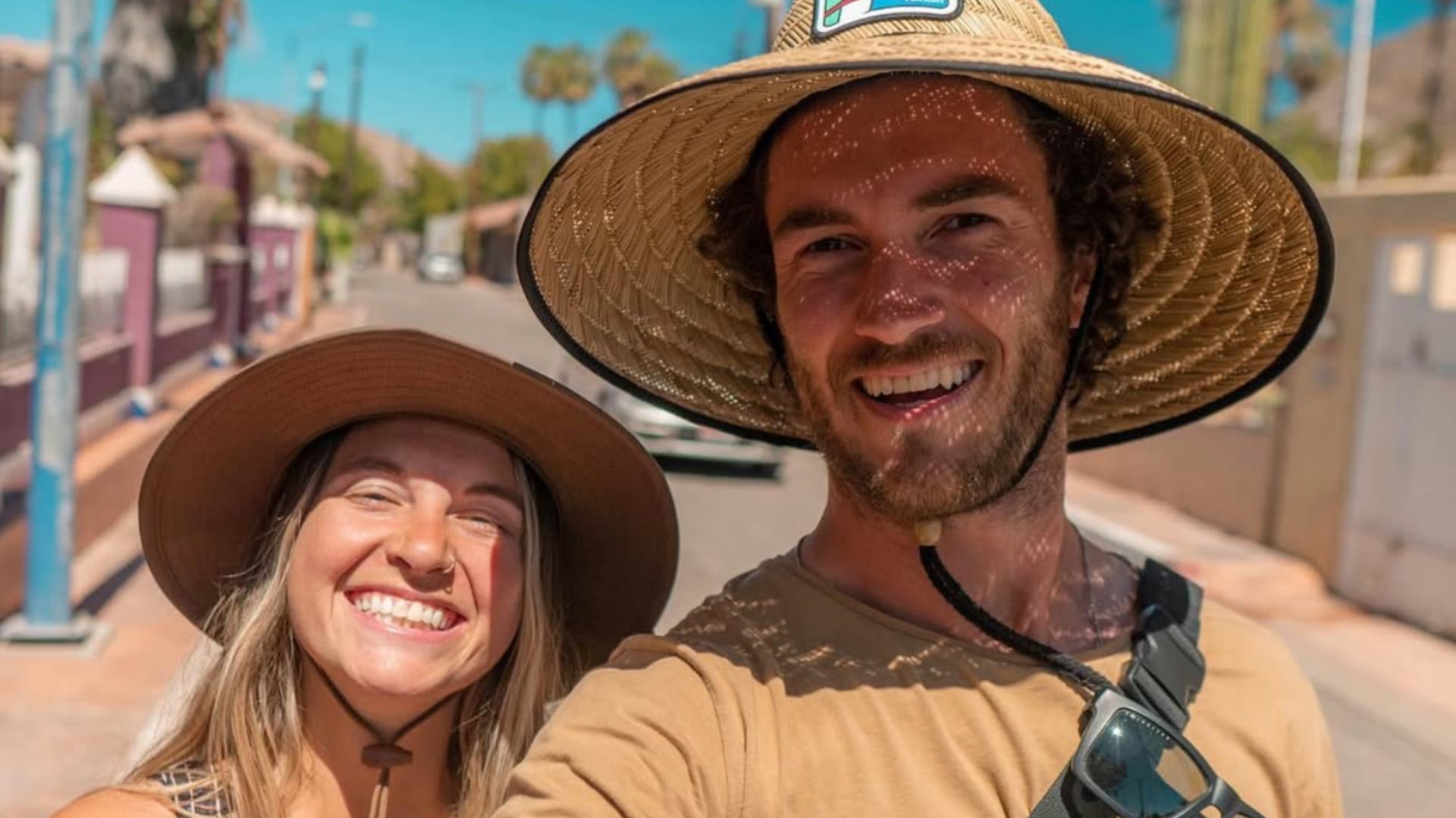 Un couple de YouTubeurs amateurs de rallye hors-piste décède dans un accident de voiture